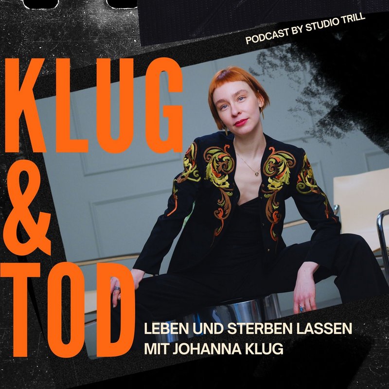 Bild mit der Moderatorin Johanna Klug, die den Vodcast "Klug und Tod" moderiert.